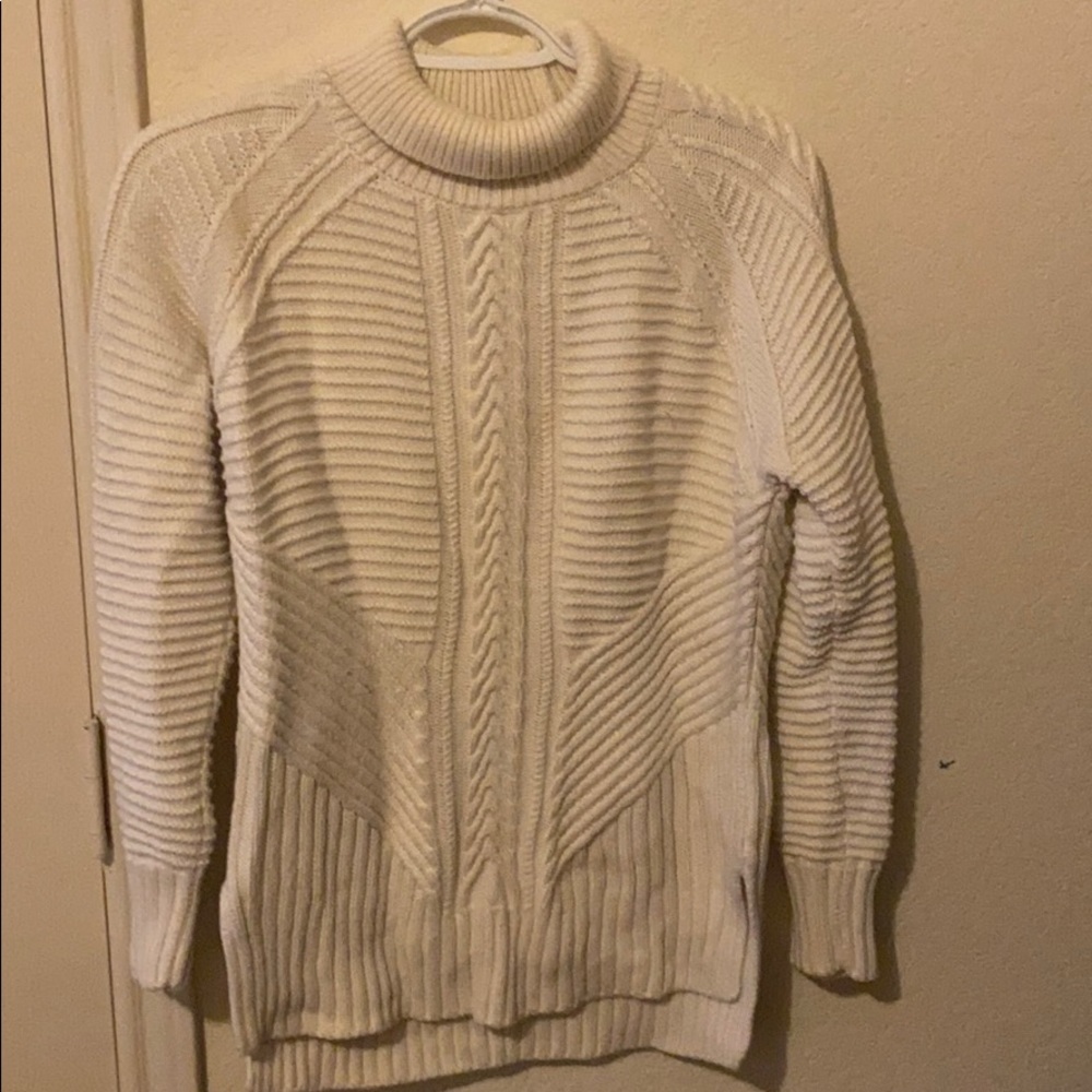 I’m selling a banana republic sweater.